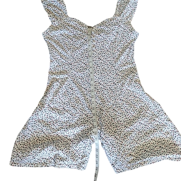 Vintage 90s Black & White Ditzy Floral Print Shorts Romper Wide Straps - Picture 9 of 11